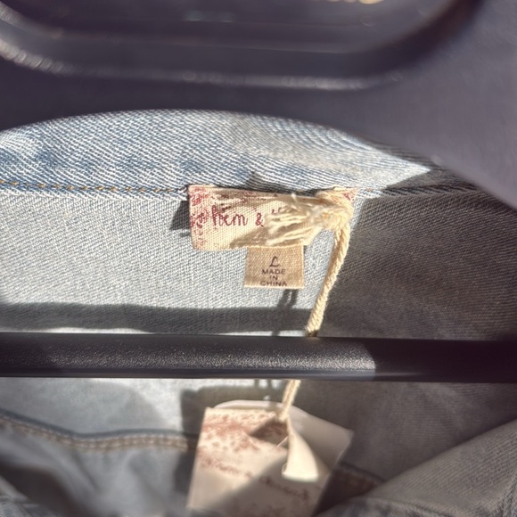 NWT Hem & Thread denim jacket size L floral (C8) - Picture 3 of 6